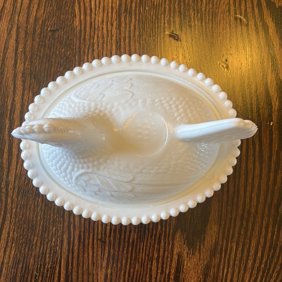 Pretty & Simple Hen on Nest Milk Glass Dish - Picture 3 of 16
